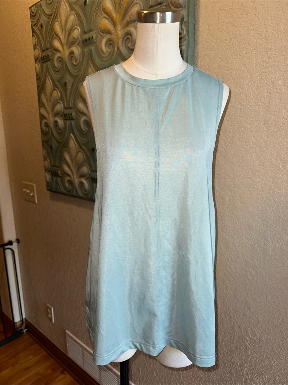 Varley Womens Mariposa Tank Top Medium Blue Tissue Jersey Excellent Muscle Tee